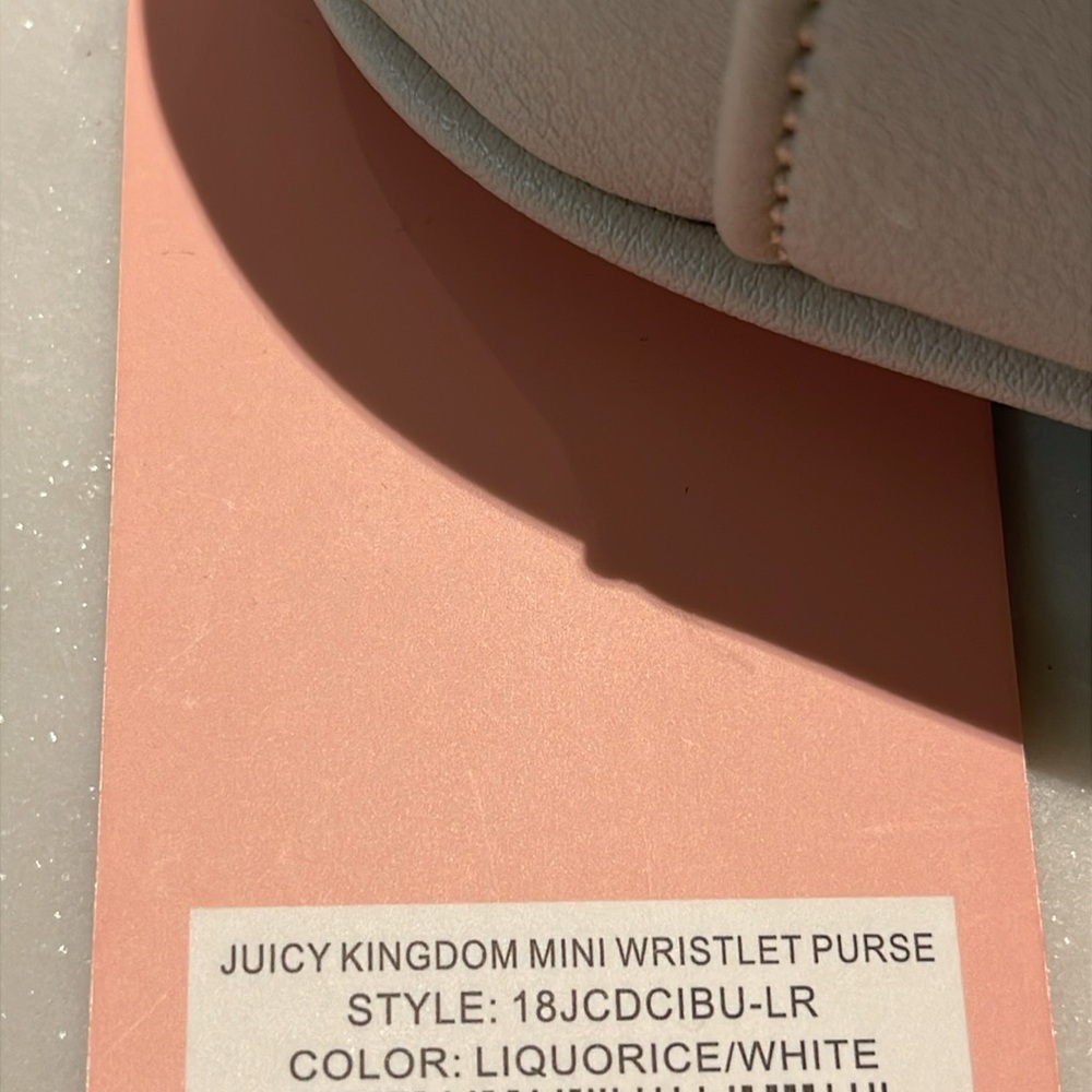 Juice kingdom Mine Wristlet Purse - pretty 😍 cute - Picture 8 of 8